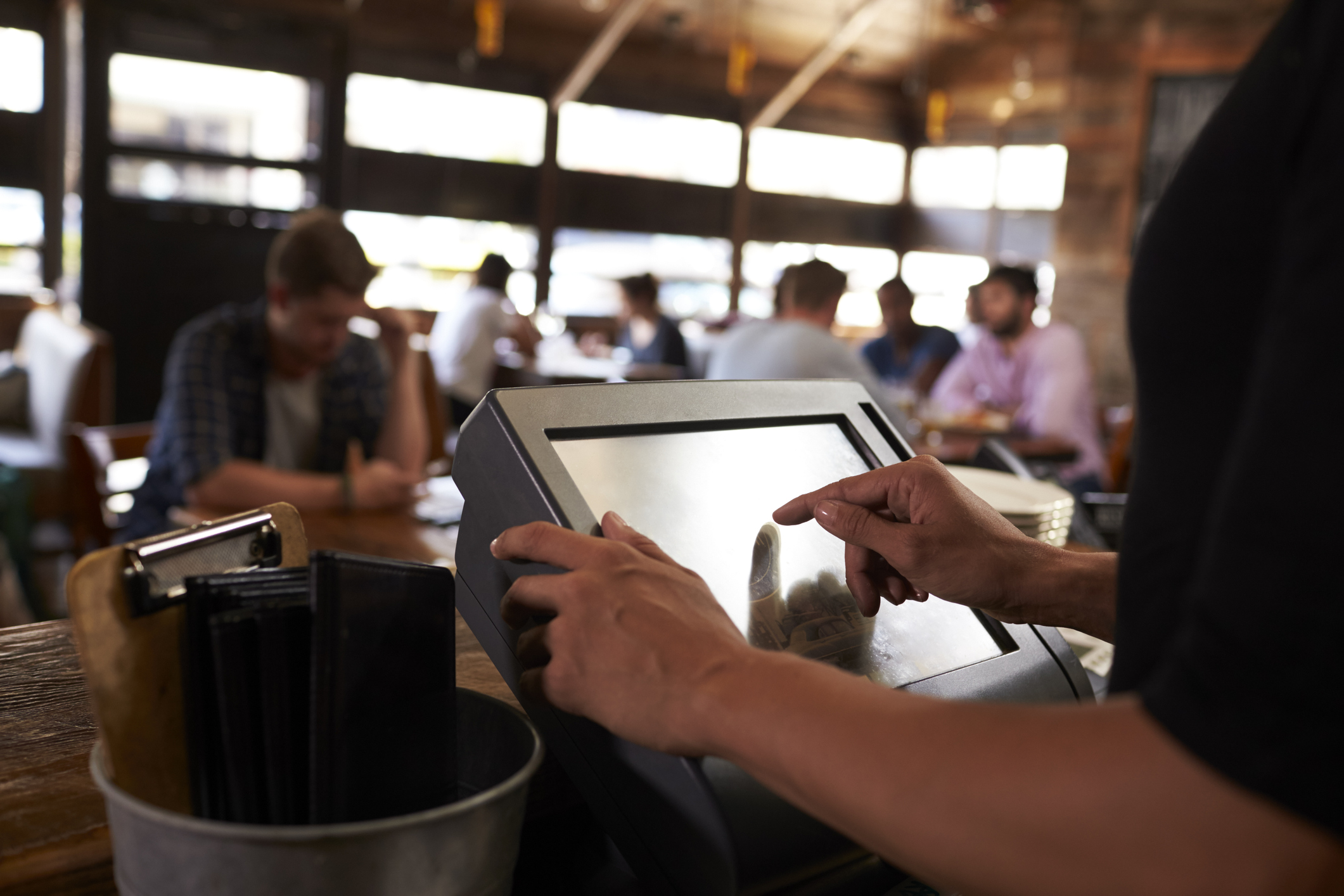 Preparing the bill at a restaurant using a touch screen till